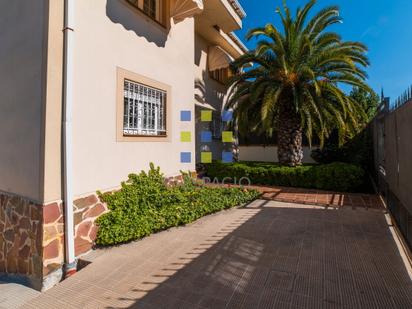 Vista exterior de Casa o xalet en venda en Griñón amb Aire condicionat i Piscina