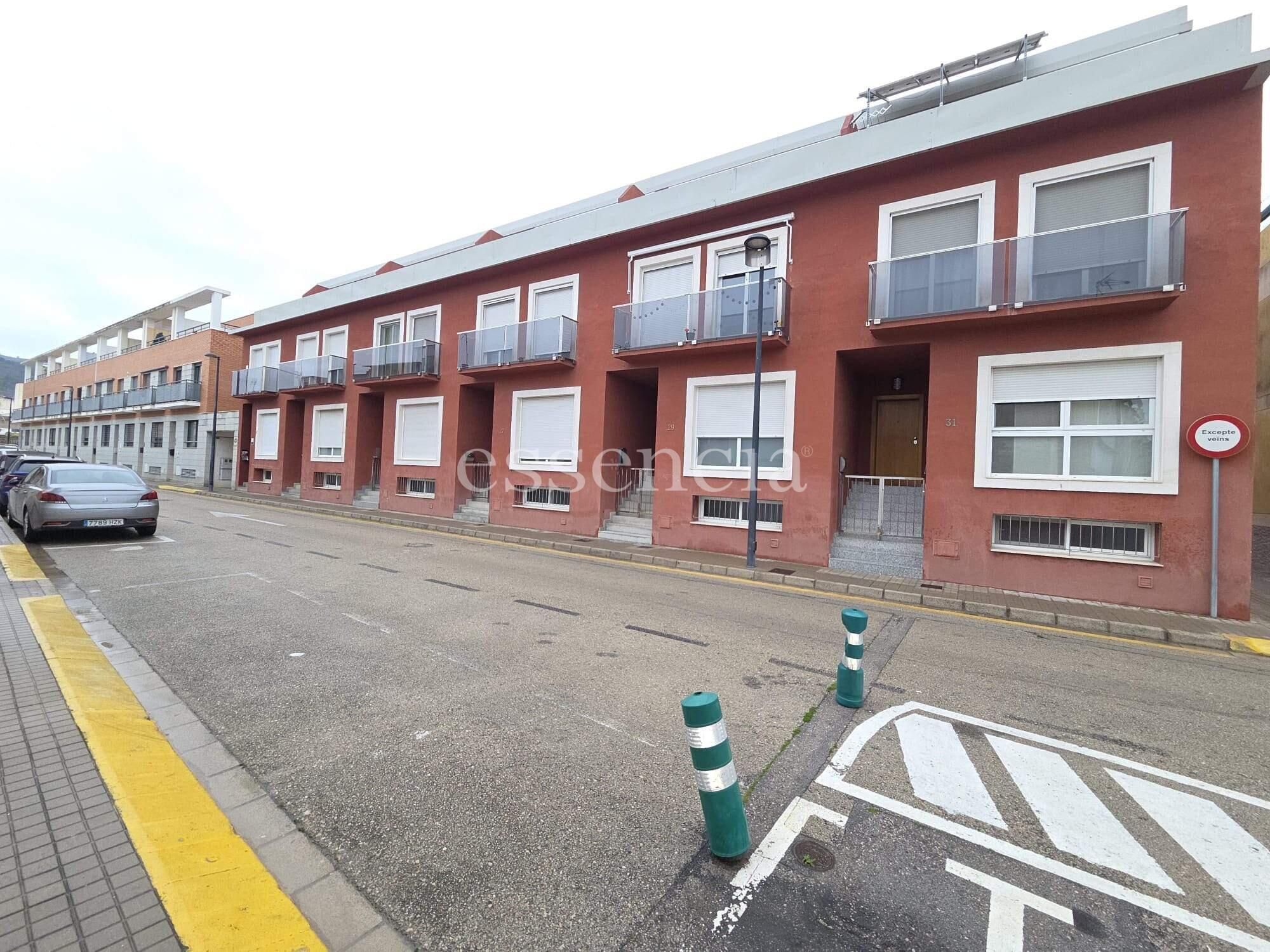 Außenansicht von Einfamilien-Reihenhaus zum Verkauf in El Real de Gandia mit Klimaanlage, Terrasse und Abstellraum