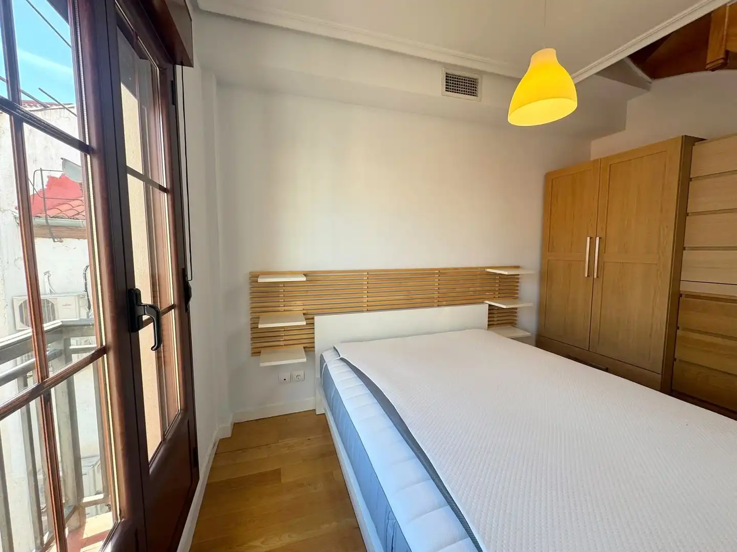 Schlafzimmer von Dachboden zur Miete in Barrio de Salamanca