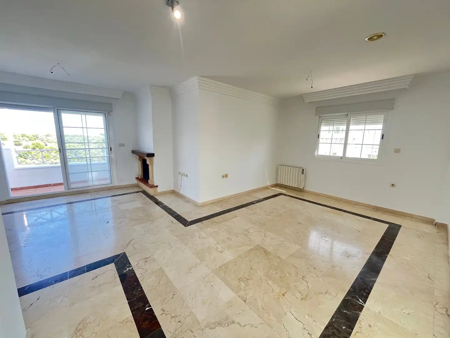 Sala de estar de Ático de alquiler en Marbella con Aire acondicionado, Calefacción y Terraza