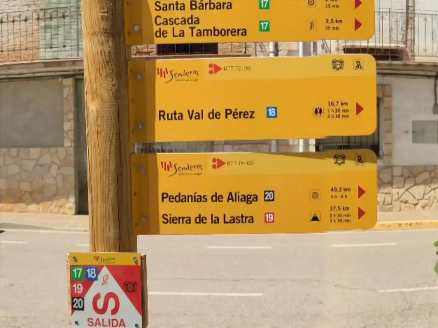 Vista exterior de Piso en venta en Aliaga con Parquet, Amueblado y Balcón