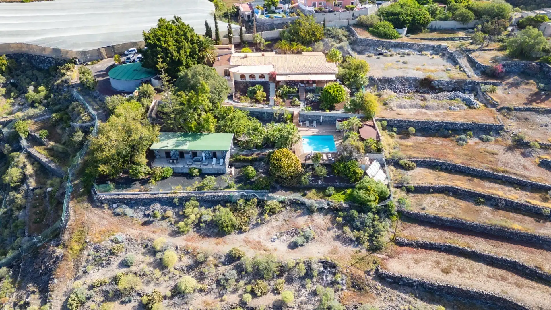 Vista exterior de Casa o xalet en venda en Guía de Isora amb Aire condicionat, Jardí privat i Terrassa