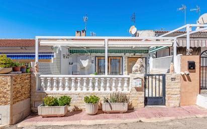 Vista exterior de Casa adosada en venda en Guardamar del Segura amb Aire condicionat i Terrassa