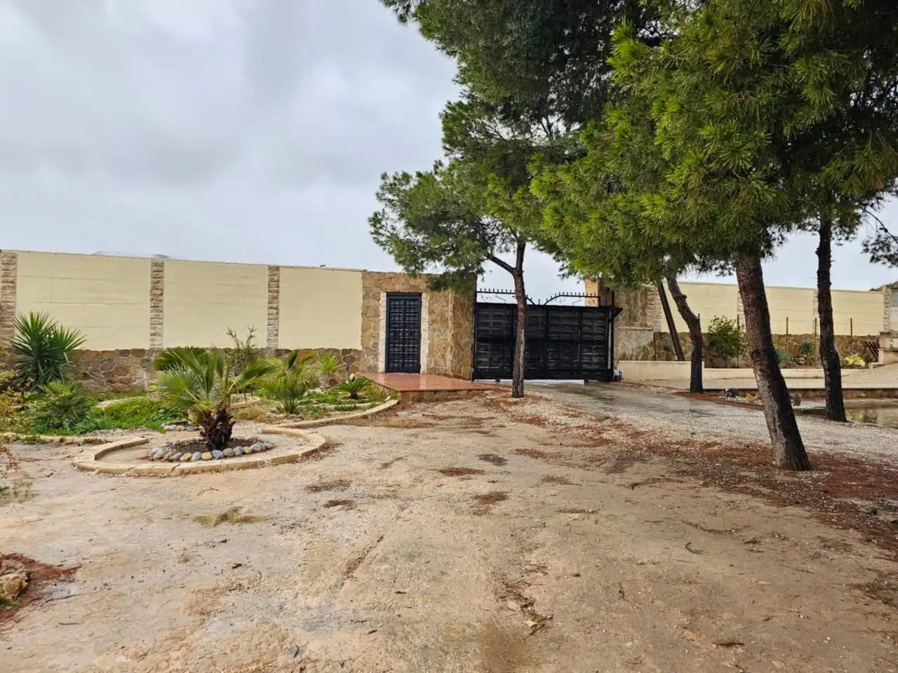Vista exterior de Casa o xalet en venda en Alicante / Alacant amb Aire condicionat, Calefacció i Jardí privat