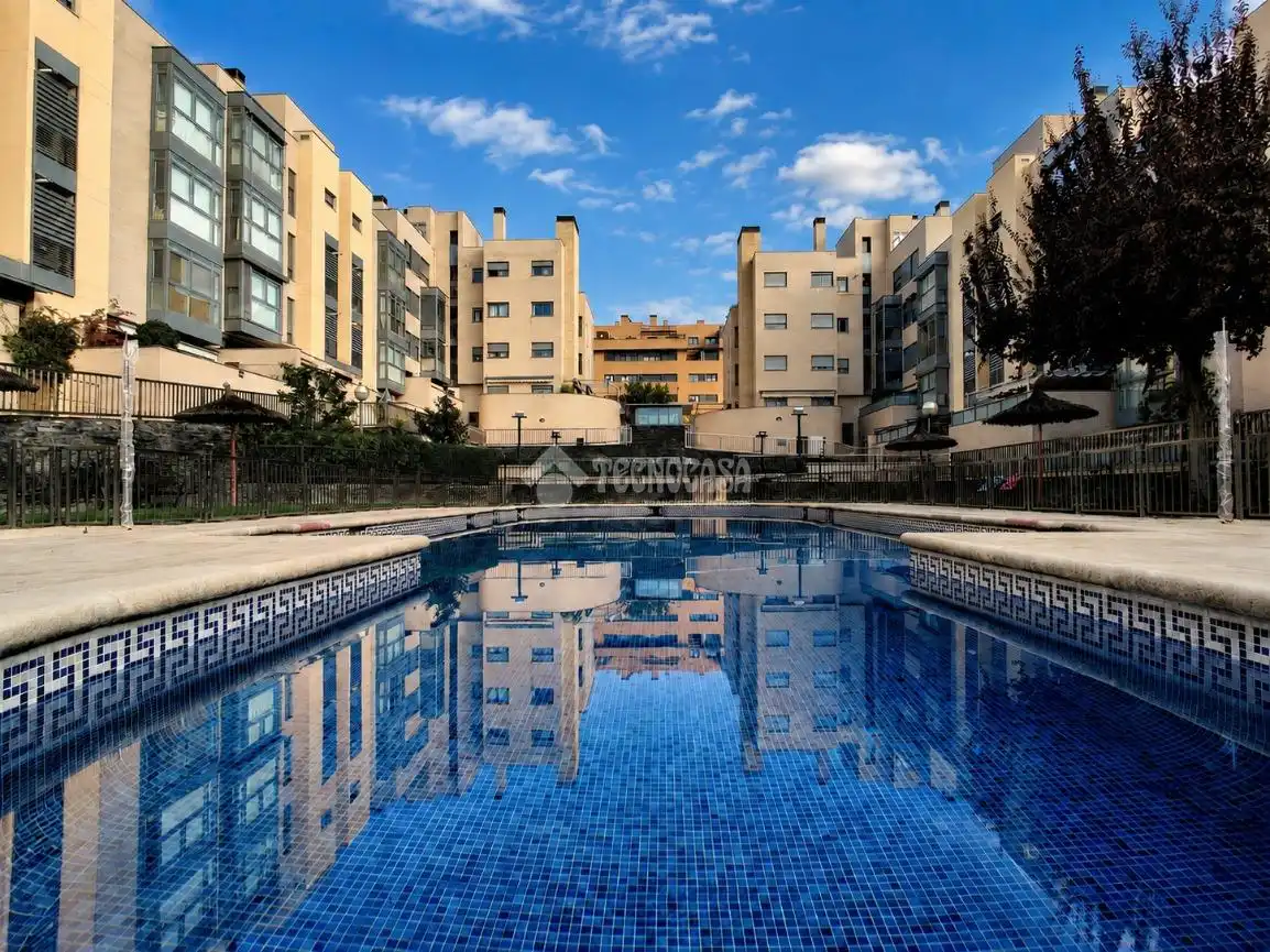 Swimming pool of Flat for sale in Madrid  with Air Conditioner, Heating and Terrace