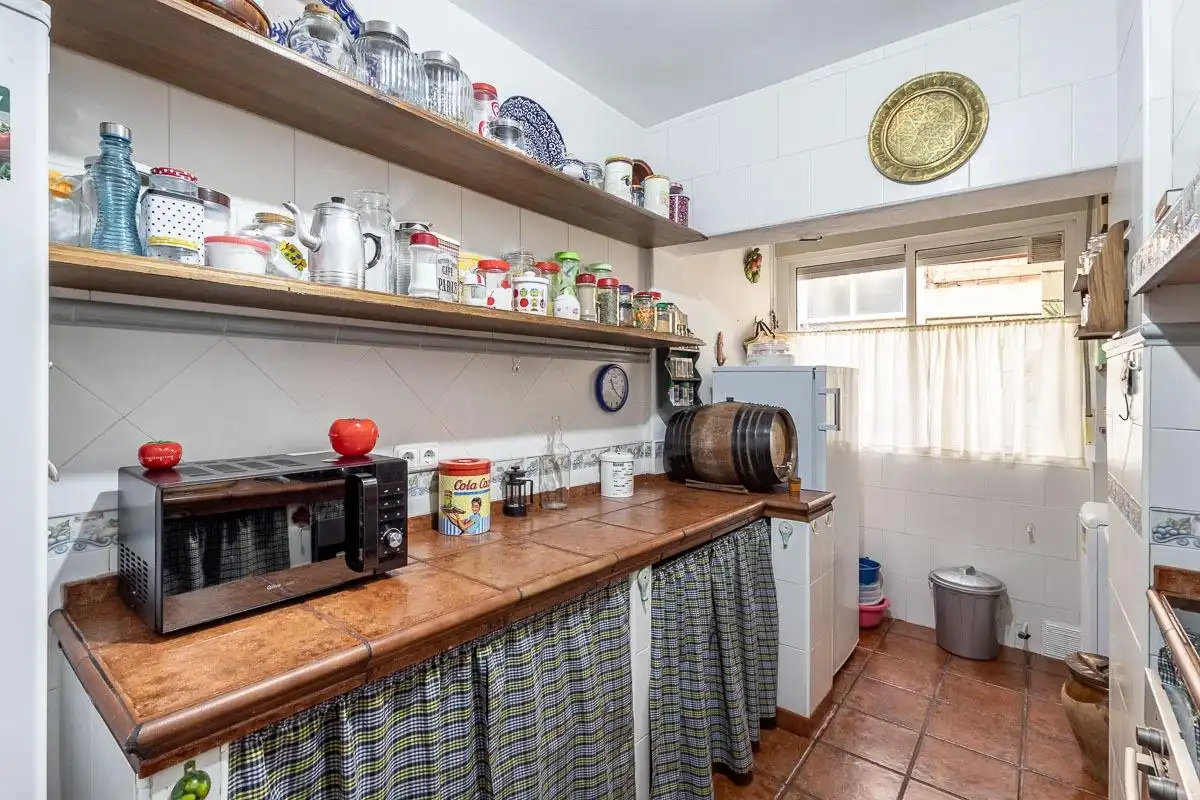 Kitchen of Flat for sale in Granada