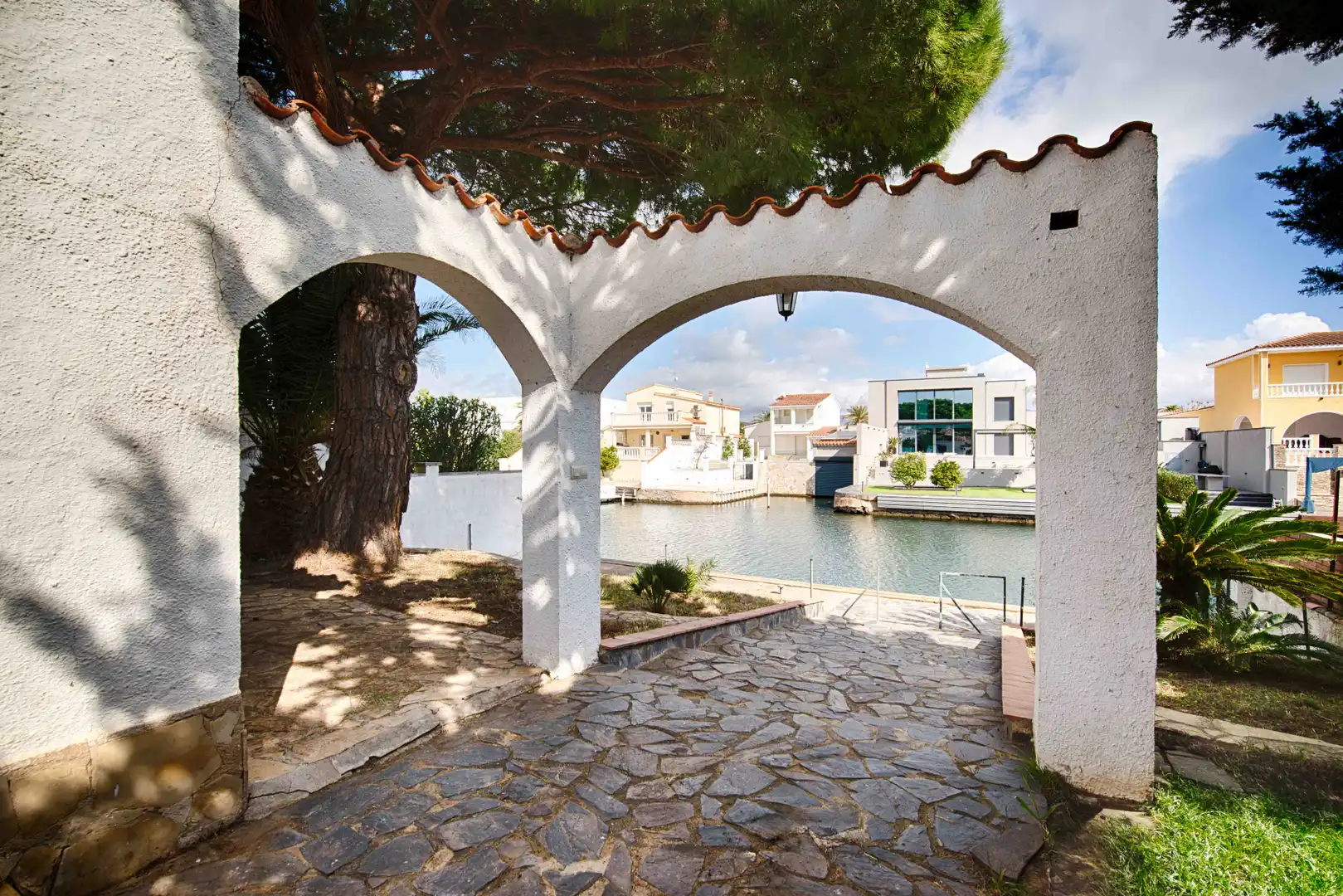 Exterior view of Houses for sale in Empuriabrava