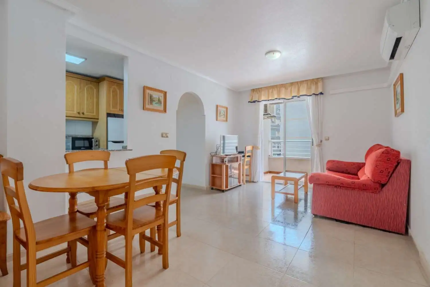 Sala d'estar de Apartament en venda en Torrevieja amb Aire condicionat, Terrassa i Traster