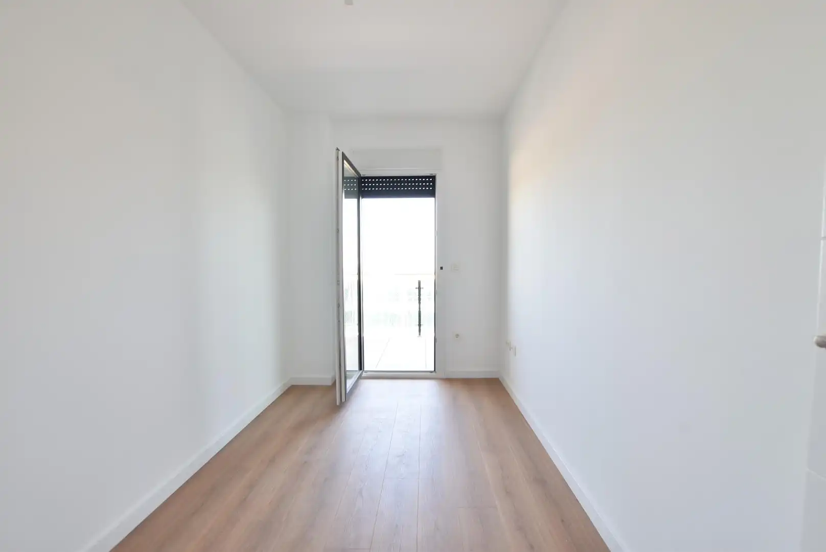 Habitación de Piso de alquiler en Granada con Calefacción, Terraza y Piscina comunitaria