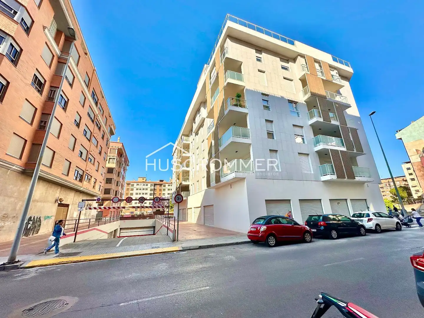Local comercial de lloguer a Pintor Gumbau