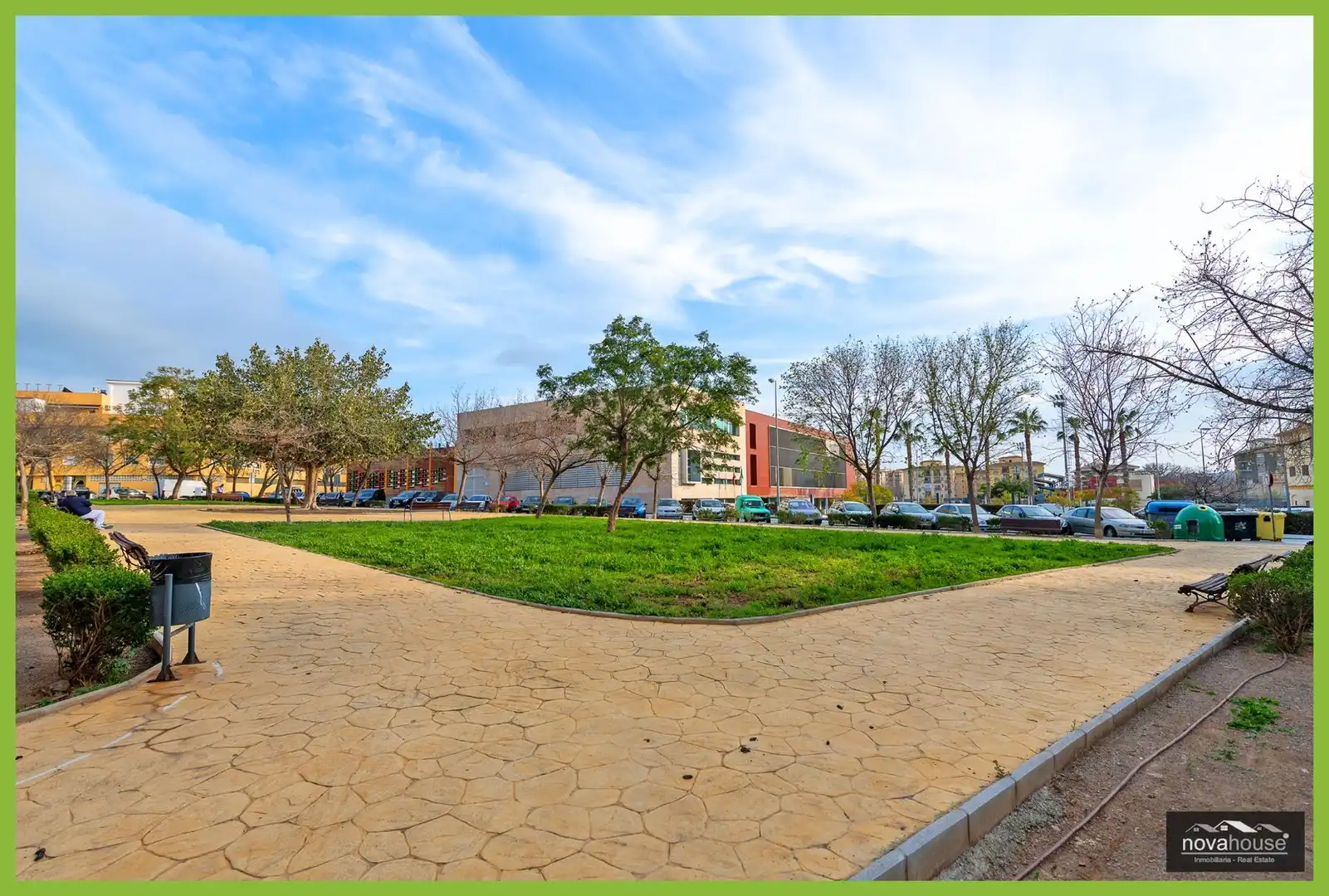 Vista exterior de Pis en venda en Vélez-Málaga amb Aire condicionat, Terrassa i Balcó