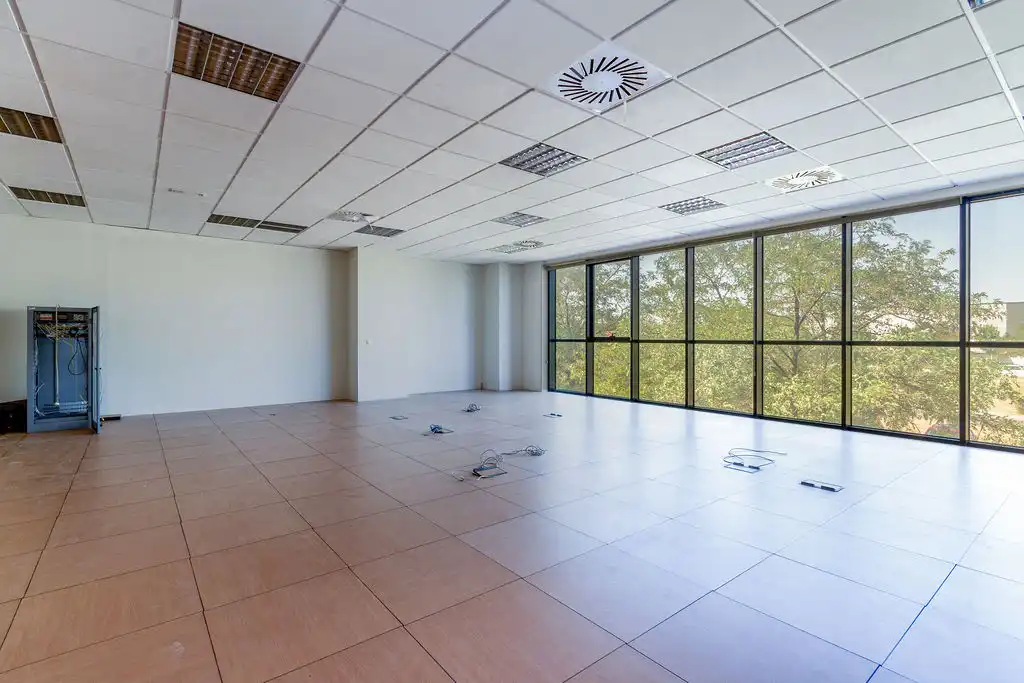 Business premises for sale in Av Vía Láctea, imagen 3