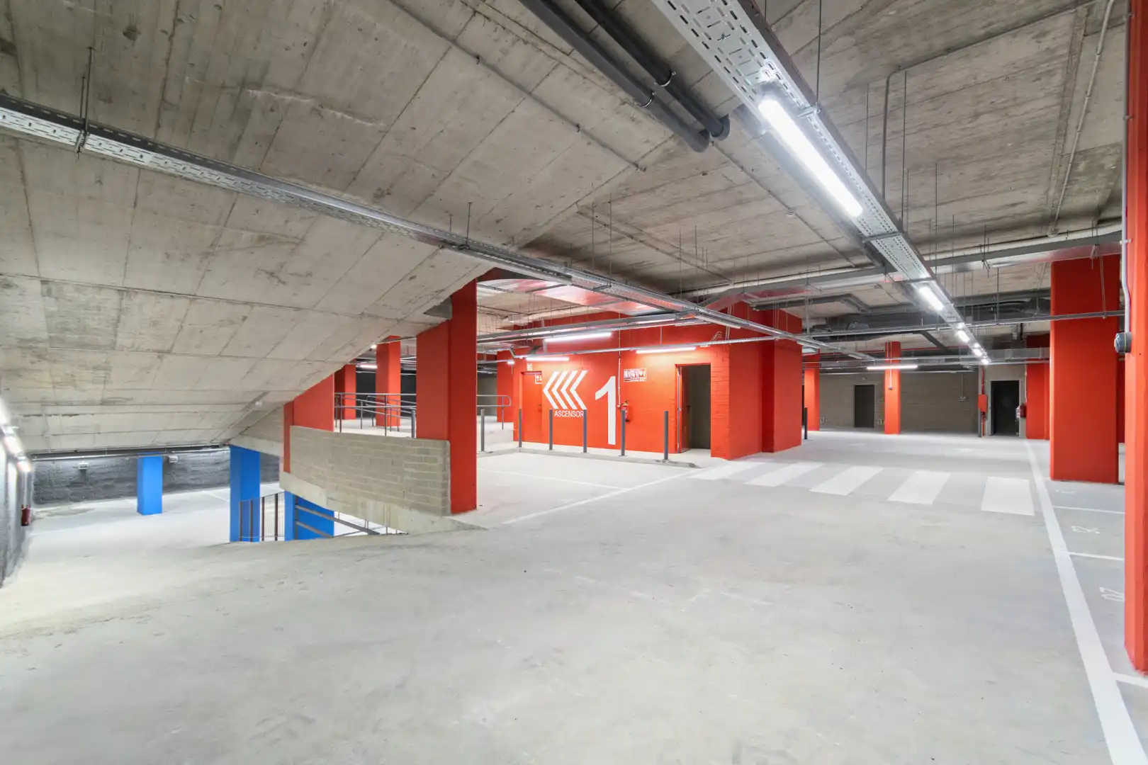 Parkplatz von Wohnung zur Miete in Badalona mit Klimaanlage, Terrasse und Ofen