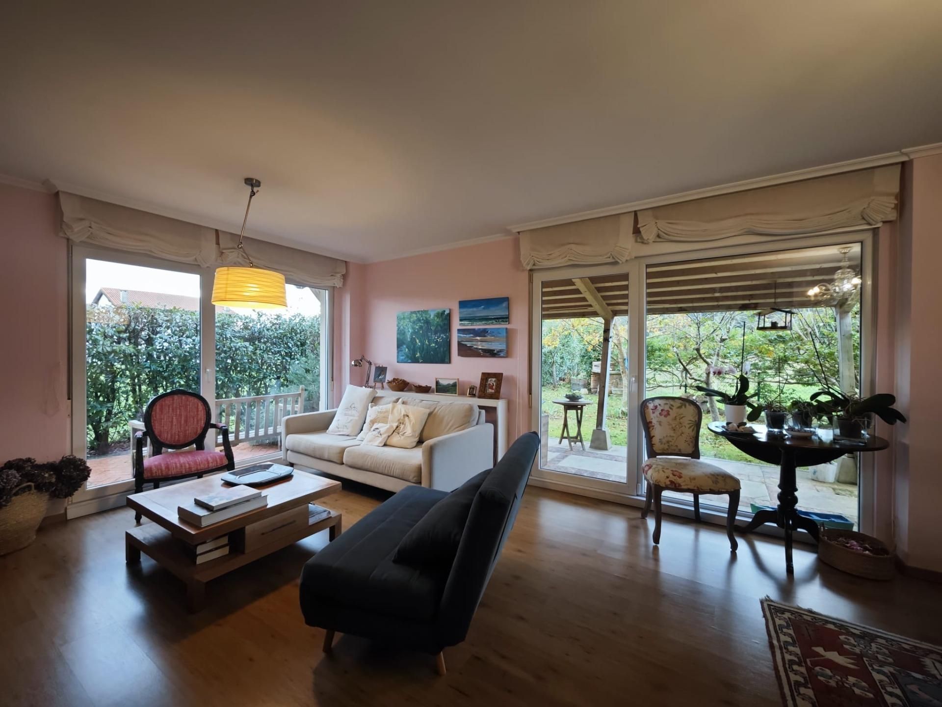 Sala d'estar de Casa o xalet en venda en Cabezón de la Sal amb Calefacció, Jardí privat i Traster