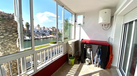Apartamento totalmente reformado con terraza y vistas al canal en Empuriabrava, imatge 3