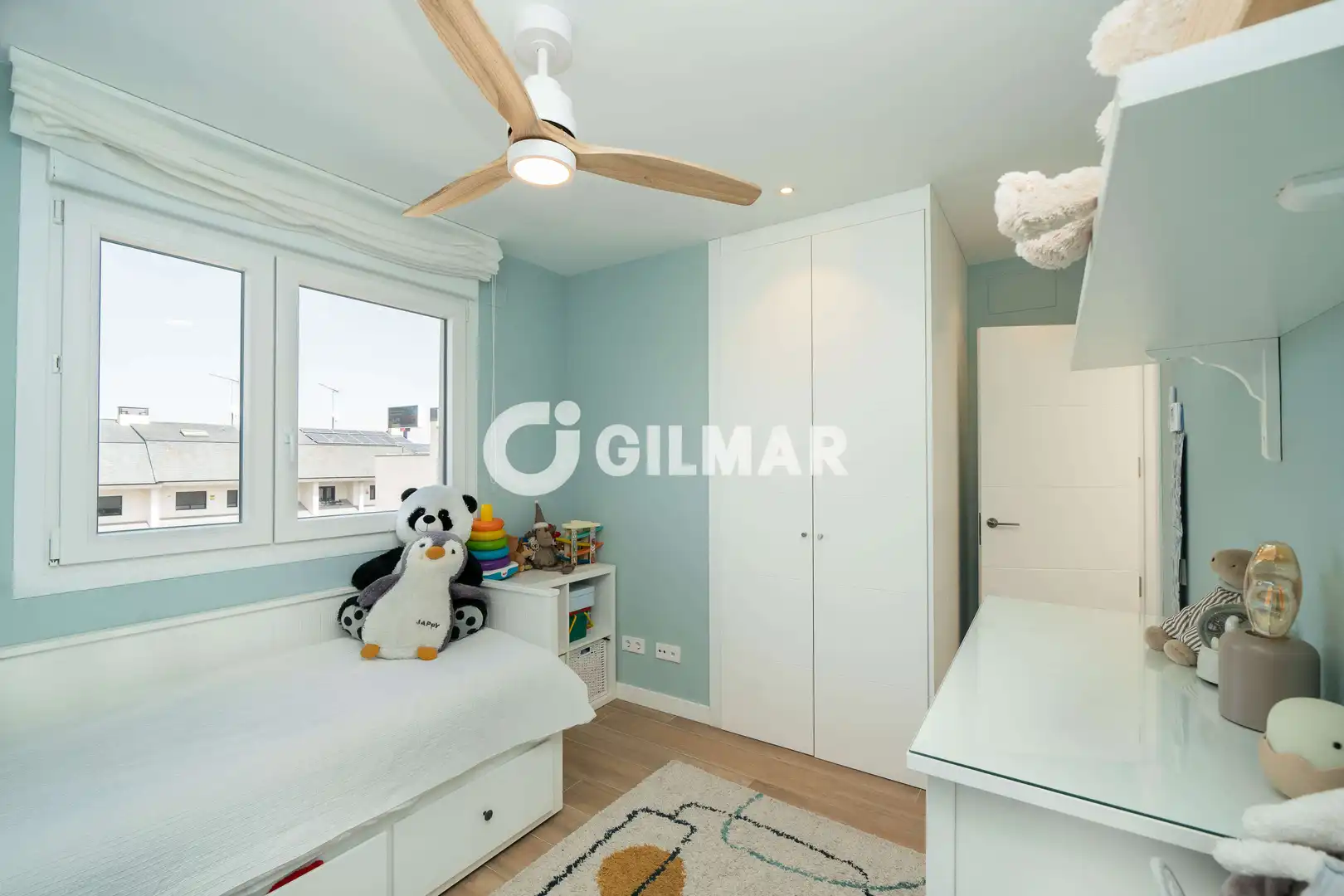 Habitación de Casa adosada en venta en Madrid con Calefacción, Jardín privado y Piscina