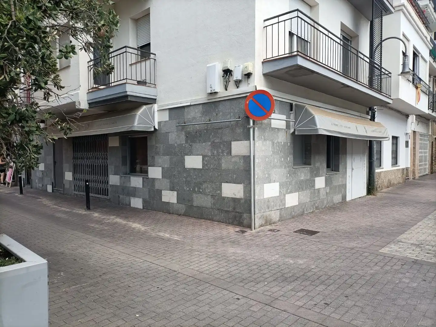 Vista exterior de Local de lloguer en Torredembarra amb Aire condicionat, Calefacció i Moblat