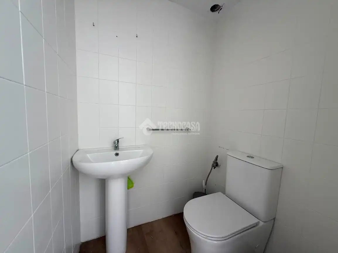 Bany de Local en venda en Benalmádena amb Aire condicionat, Parquet i Alarma
