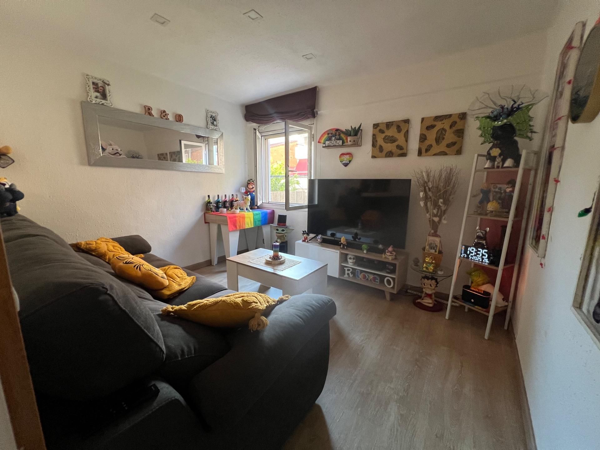 Living room of Flat for sale in Barberà del Vallès  with Parquet flooring