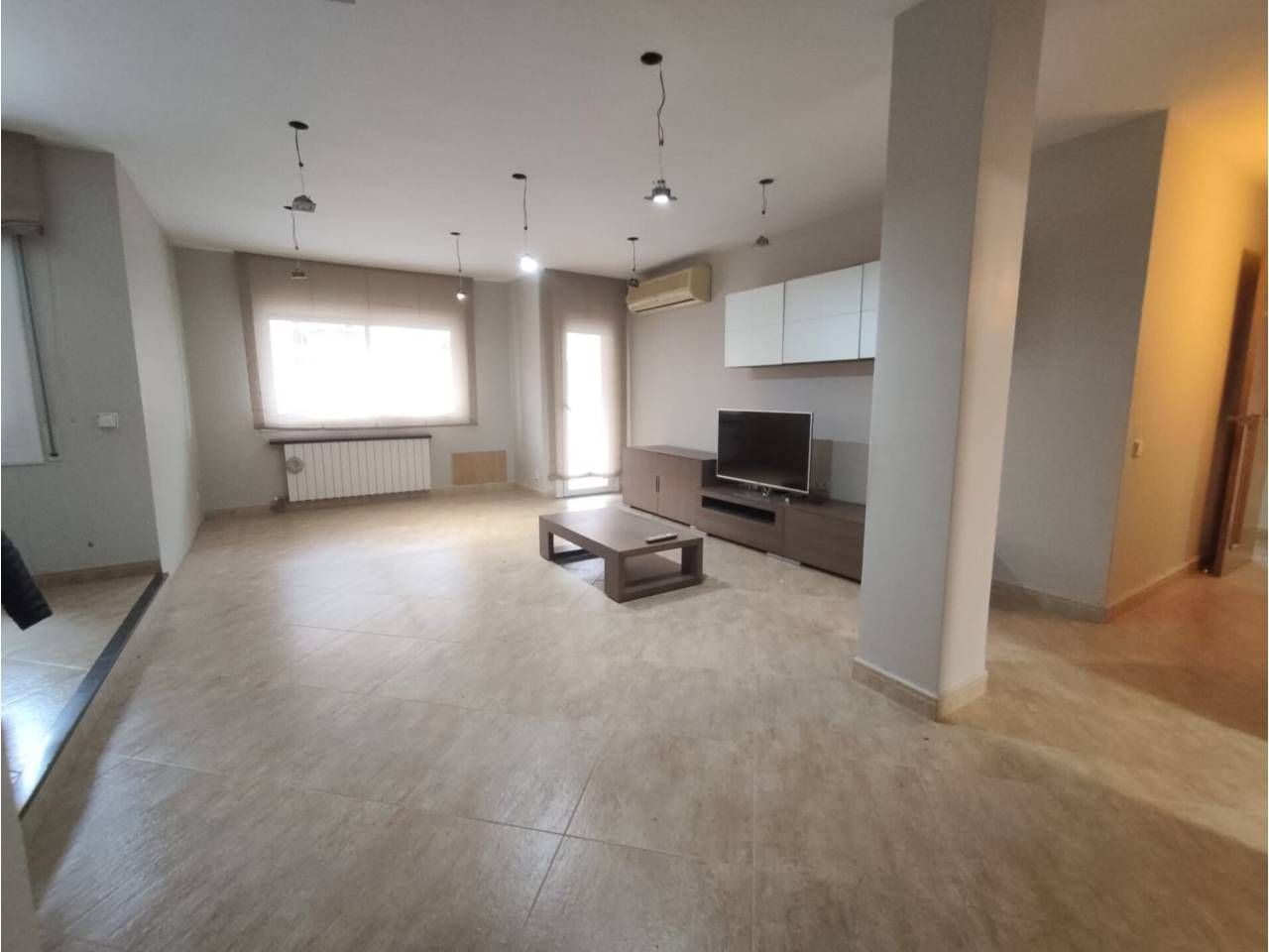 Pis de lloguer a Calle Roger de Flor, Instituts