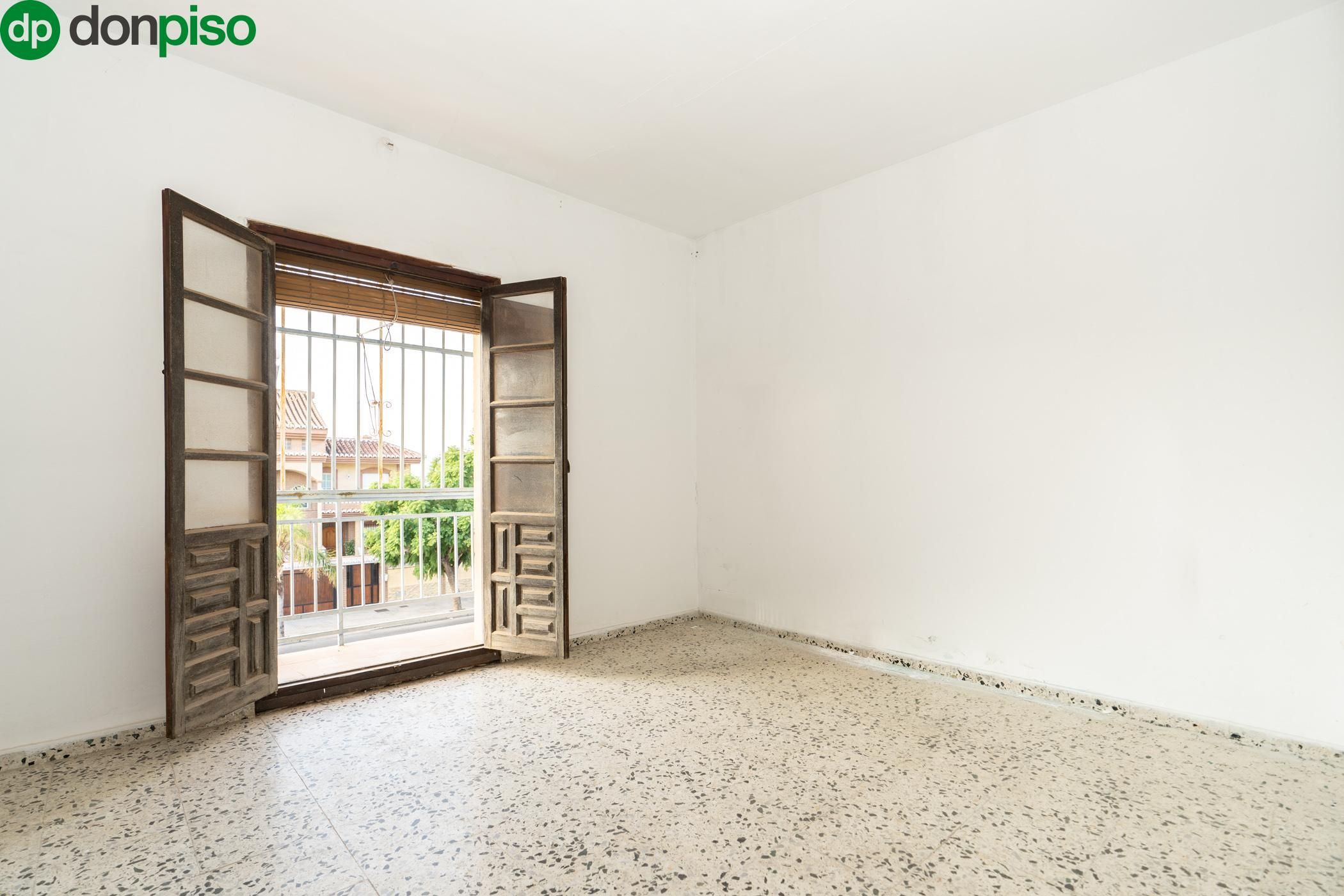 Habitación de Casa adosada en venta en Motril