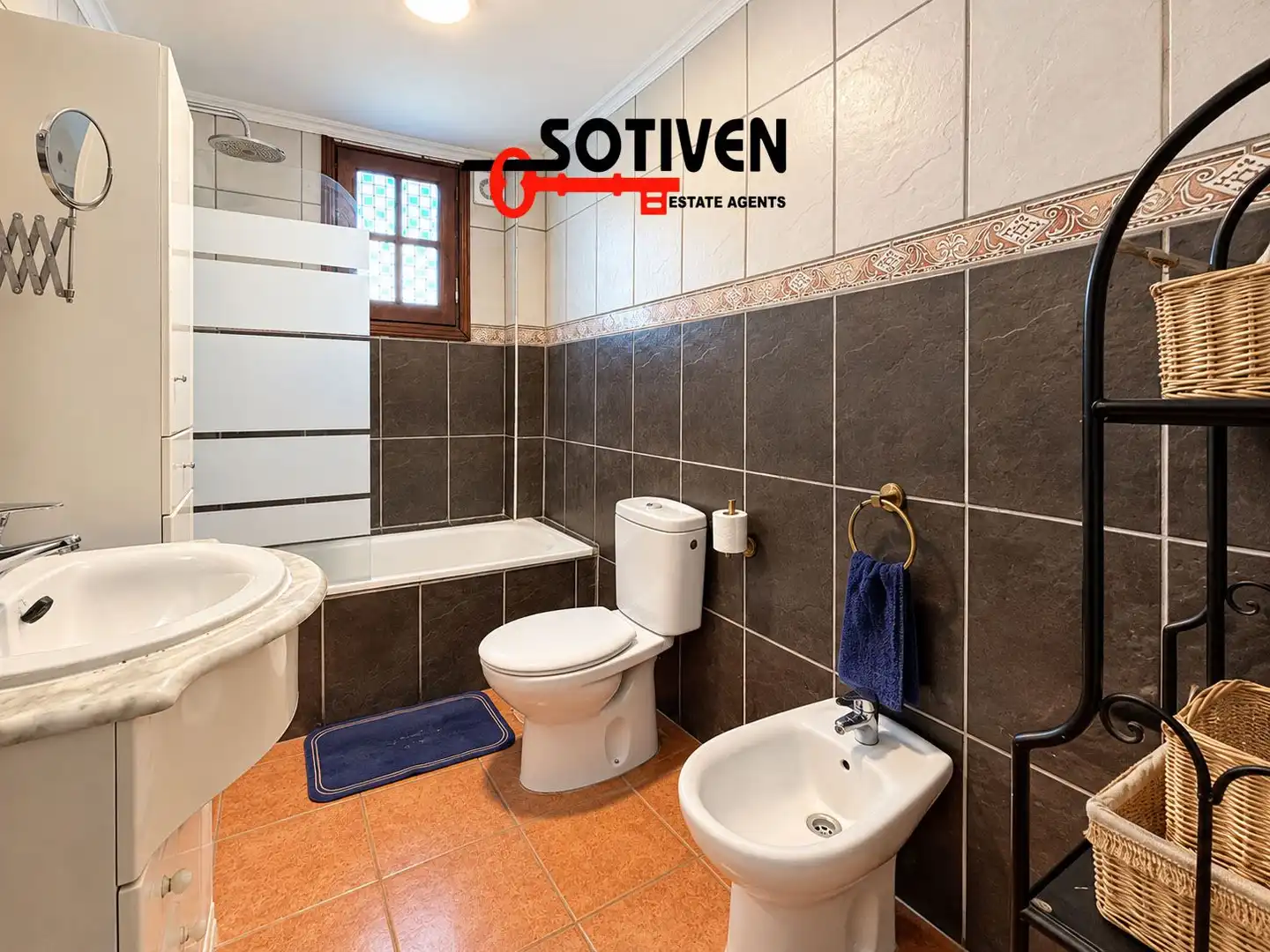 Badezimmer von Wohnungen zum Verkauf in Adeje mit Heizung und Balkon