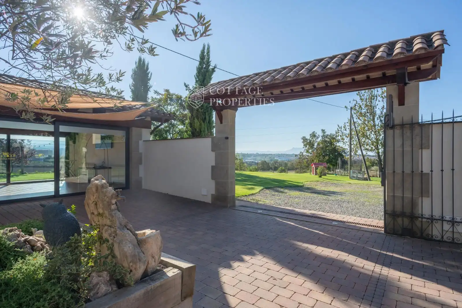 Vista exterior de Finca rústica en venta en Torelló con Terraza y Amueblado