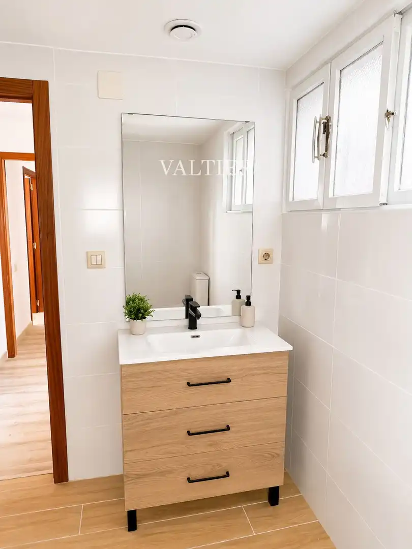 Baño de Piso de alquiler en Valencia con Aire acondicionado y Terraza