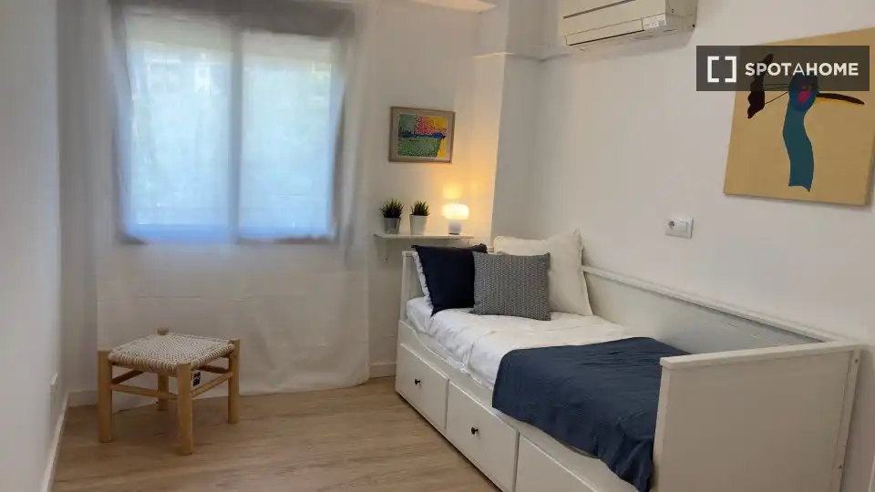 Habitación de Apartamento para compartir en Valencia con Aire acondicionado, Terraza y Amueblado