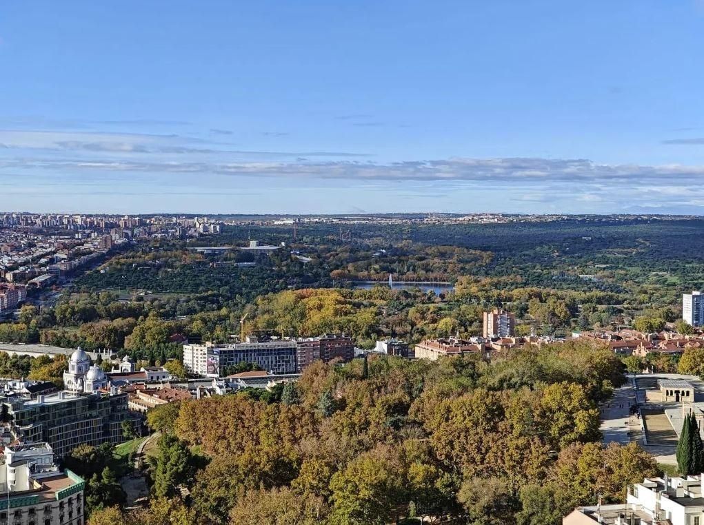 Vista exterior de Apartament en venda en  Madrid Capital amb Parquet