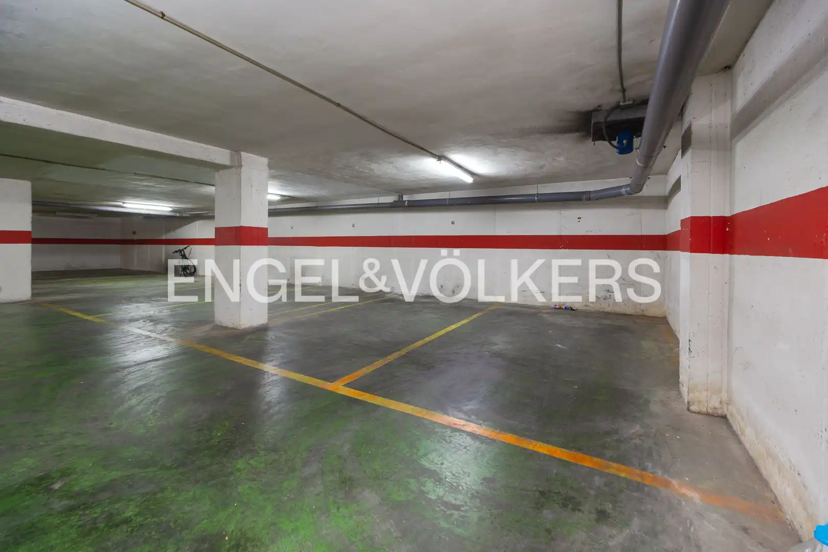 Parkplatz von Wohnung zum Verkauf in Torrevieja mit Klimaanlage, Heizung und Terrasse