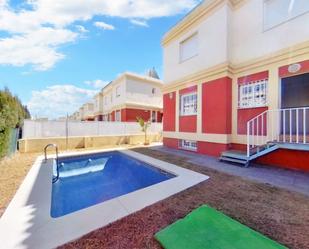 Vista exterior de Casa adosada en venda en Alhaurín de la Torre amb Jardí privat, Terrassa i Piscina