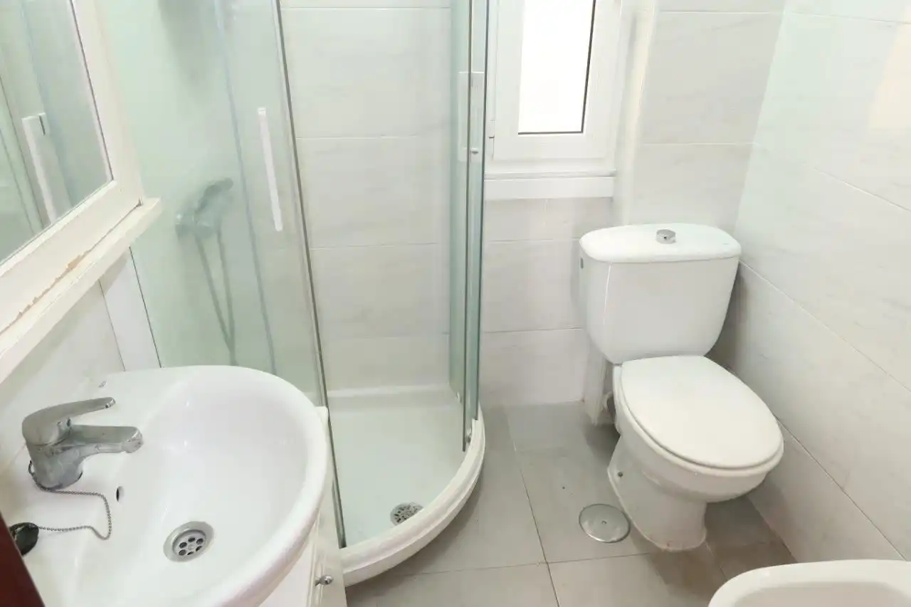 Bathroom of Flat for sale in A Coruña Capital   with Heating and Parquet flooring