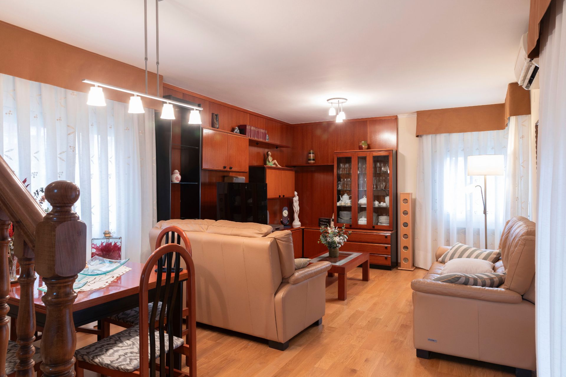 Living room of House or chalet for sale in Sant Andreu de la Barca  with Air Conditioner, Heating and Parquet flooring