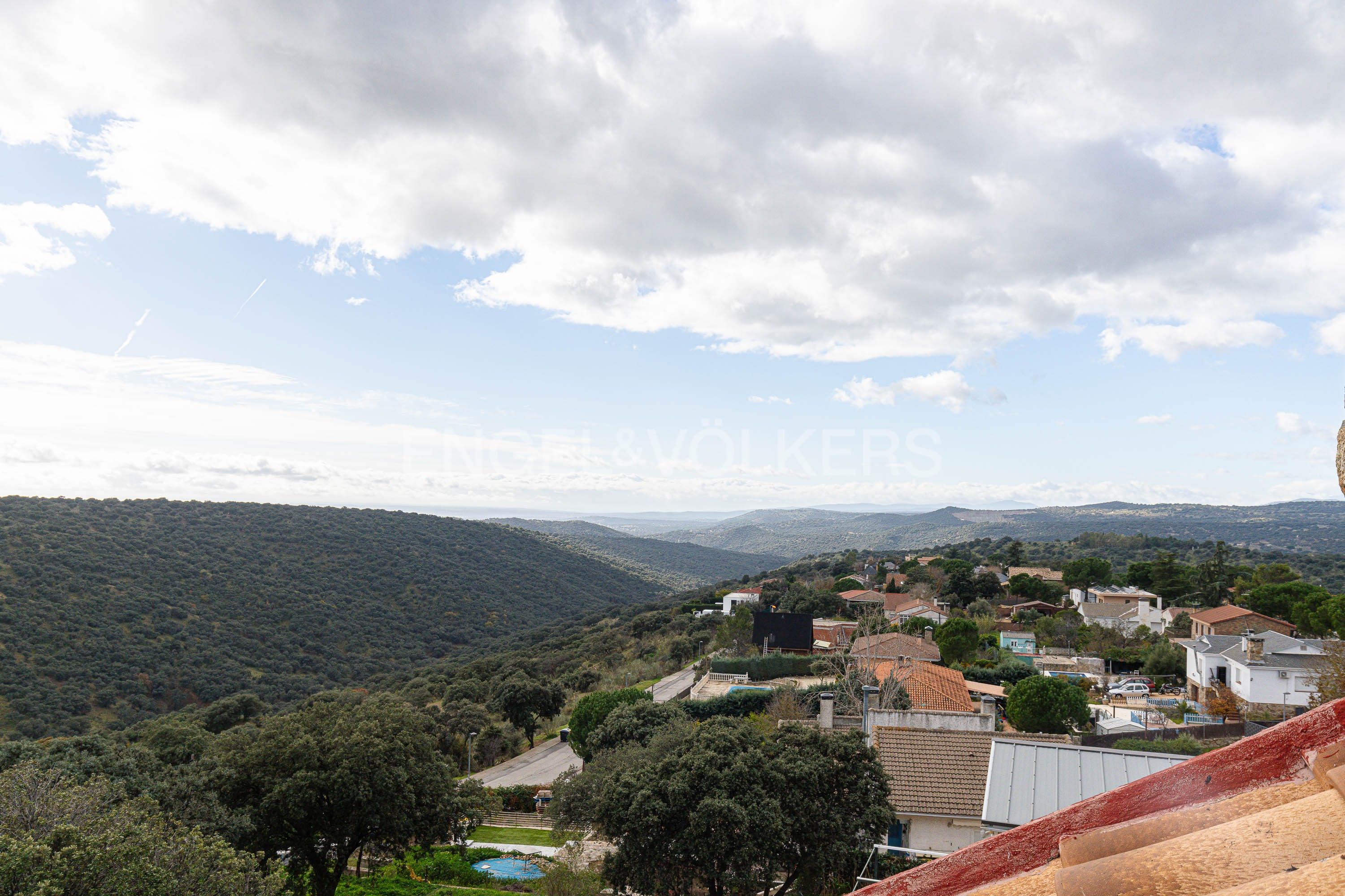 Vista exterior de Casa o xalet en venda en Valdemorillo amb Aire condicionat, Calefacció i Jardí privat