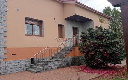 Vista exterior de Casa o xalet en venda en Coles amb Terrassa