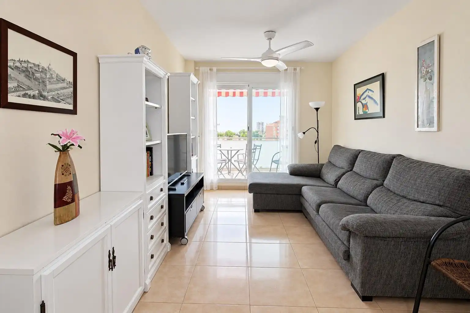 Living room of Apartments for sale in Oropesa del Mar / Orpesa  with Terrace, Furnished and Community pool