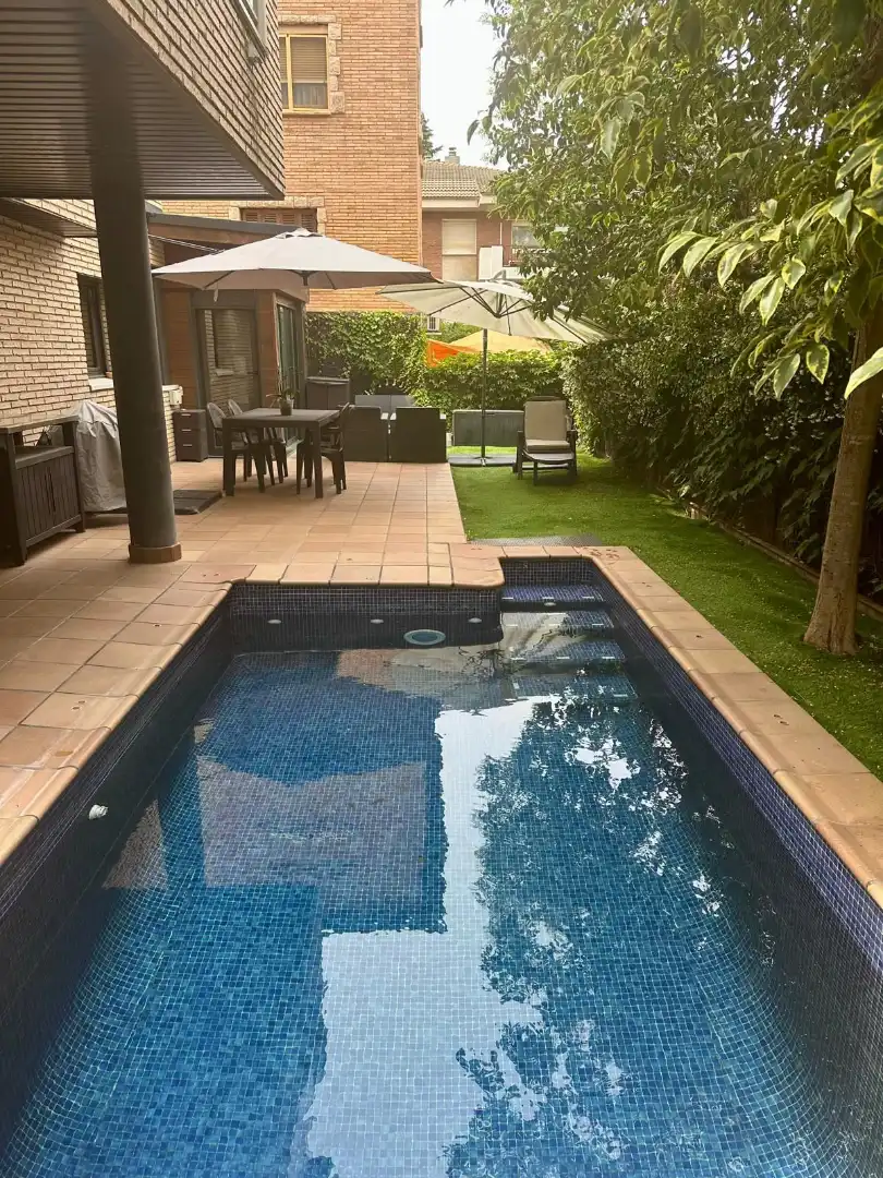 Piscina de Planta baja de alquiler en Sant Cugat del Vallès con Calefacción, Jardín privado y Parquet