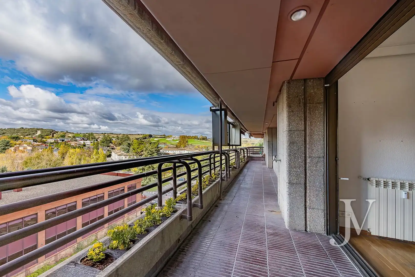 Vista exterior de Piso en venta en Madrid con Calefacción, Terraza y Piscina comunitaria