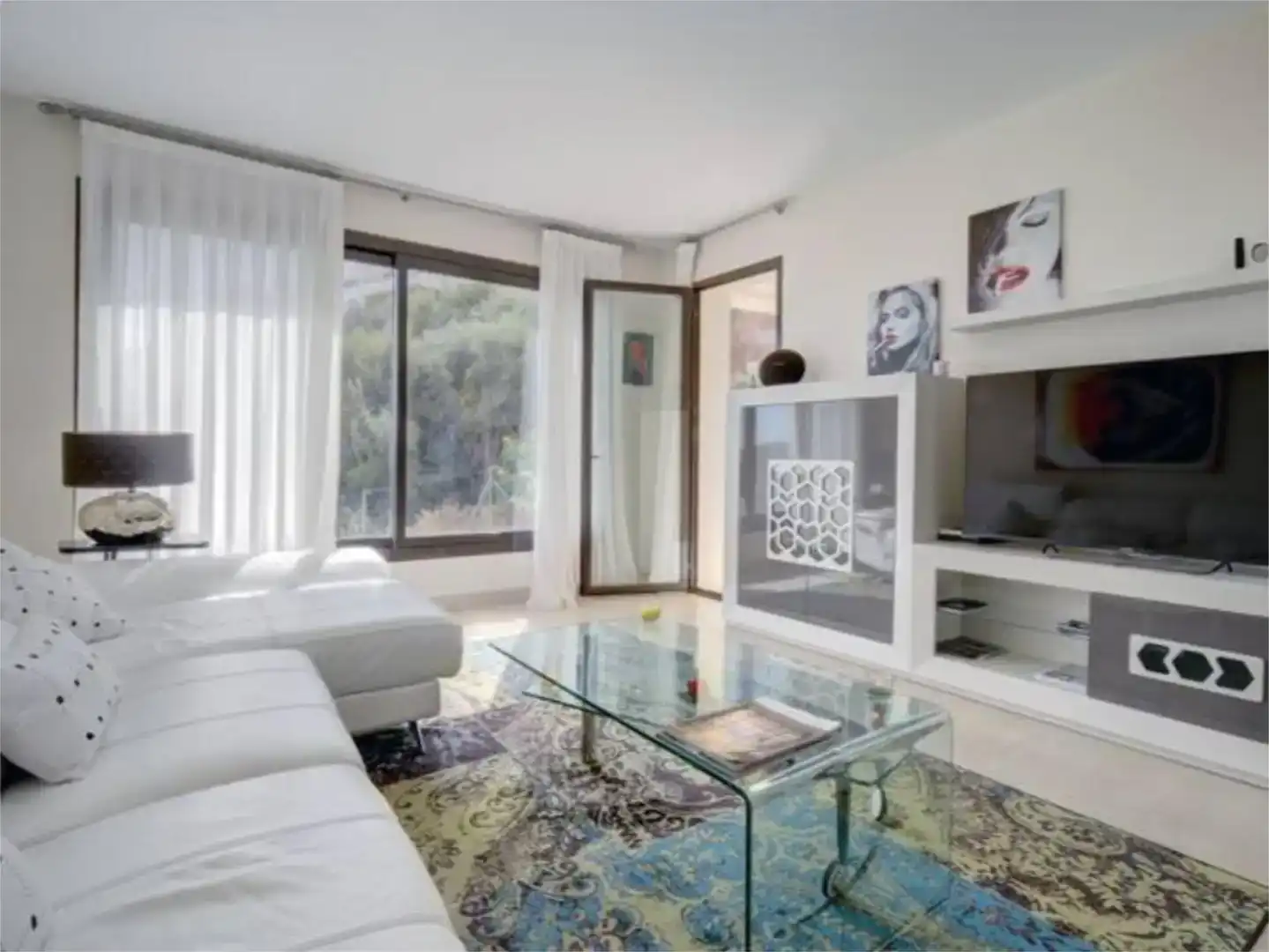 Wohnzimmer von Wohnung zur Miete in Marbella mit Klimaanlage, Schwimmbad und Balkon