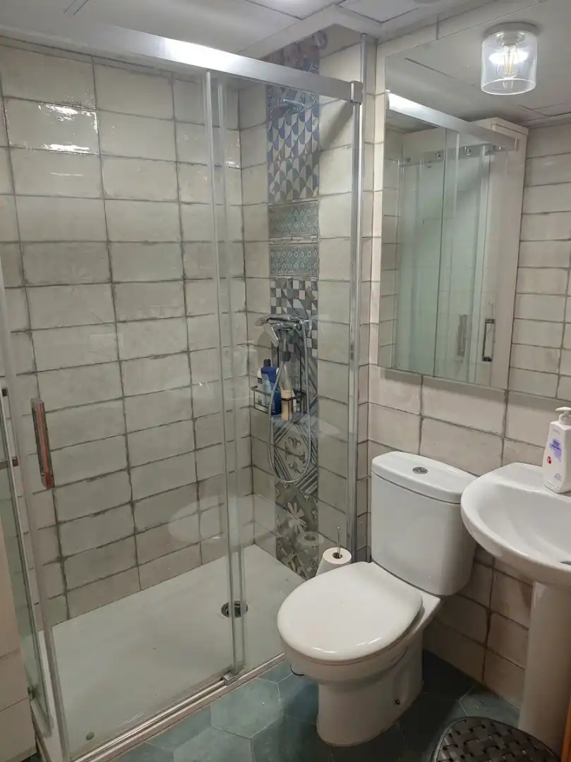 Baño de Dúplex en venta en Alicante / Alacant con Aire acondicionado, Calefacción y Jardín privado
