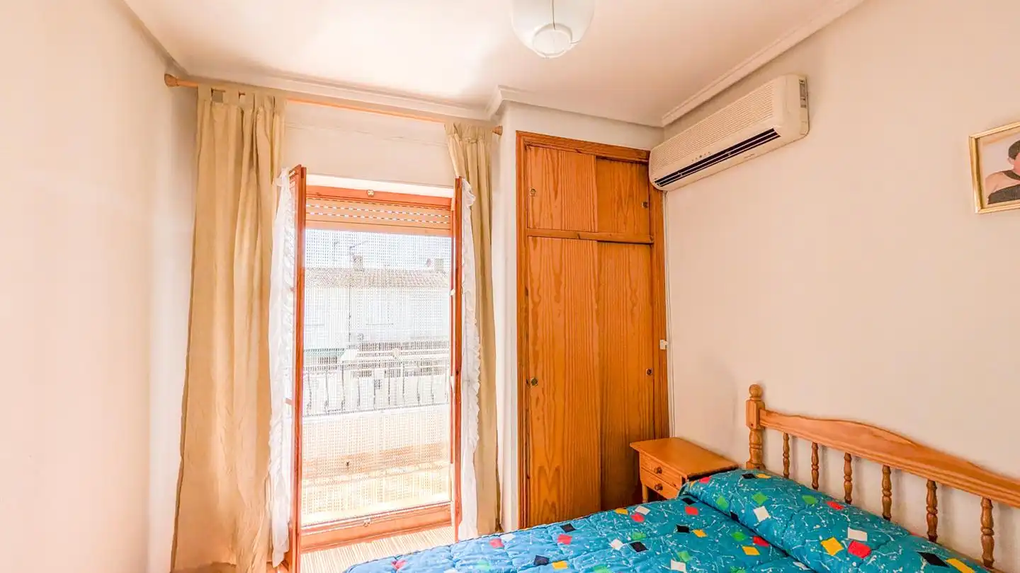 Dormitori de Casa adosada en venda en Santa Pola amb Aire condicionat, Jardí privat i Terrassa