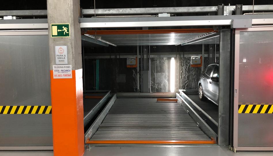 Foto 1 de Garaje en venta en Plaza Cormelana, 1, Ensanche, A Coruña