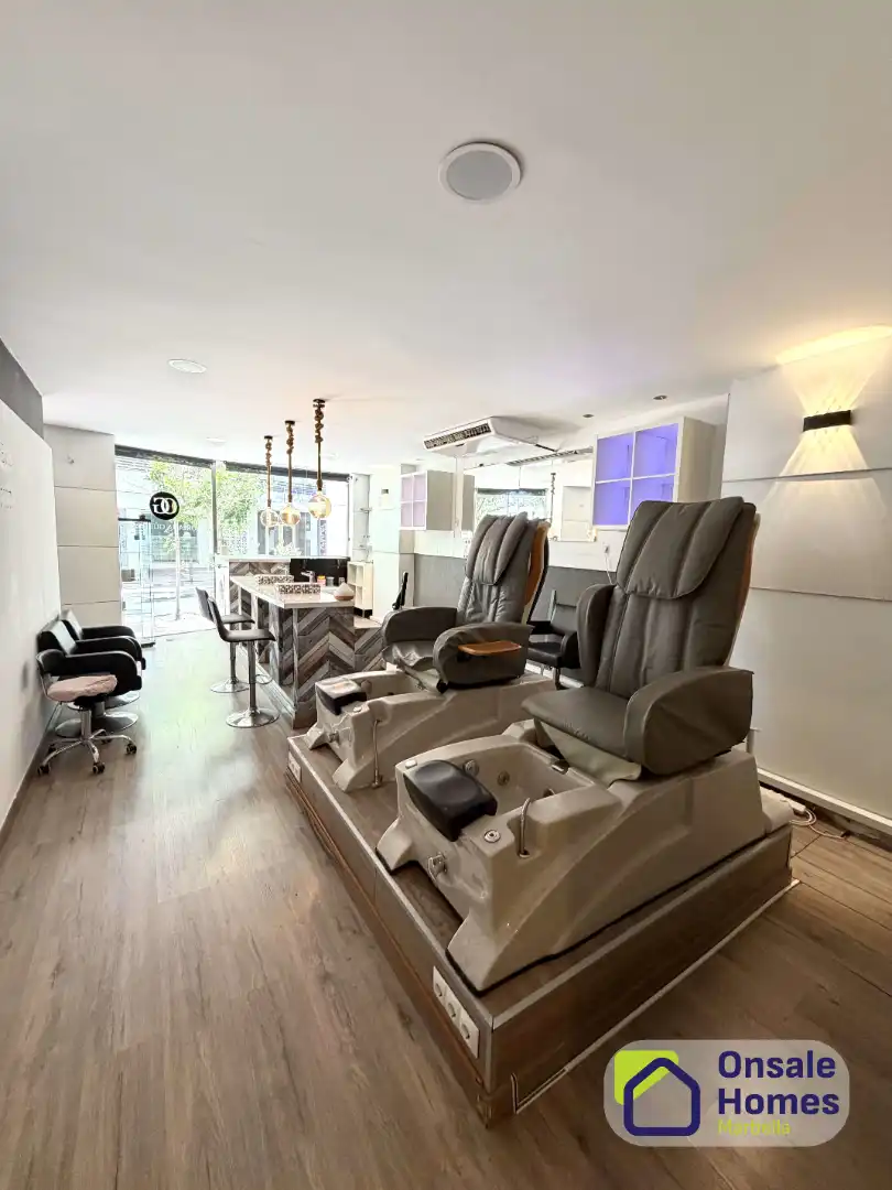 Commercial properties for transfer in Marbella  with Air Conditioner and Alarm