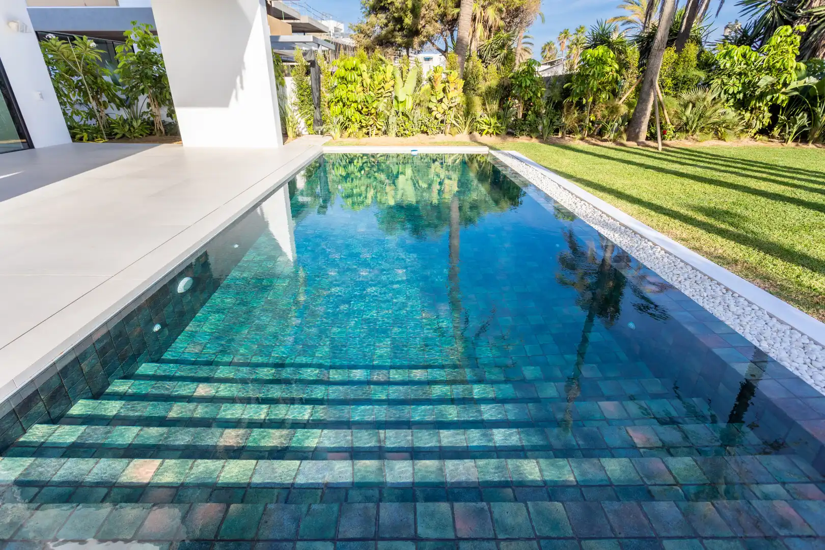 Swimming pool of Houses for sale in Marbella  with Air Conditioner, Terrace and Storage room