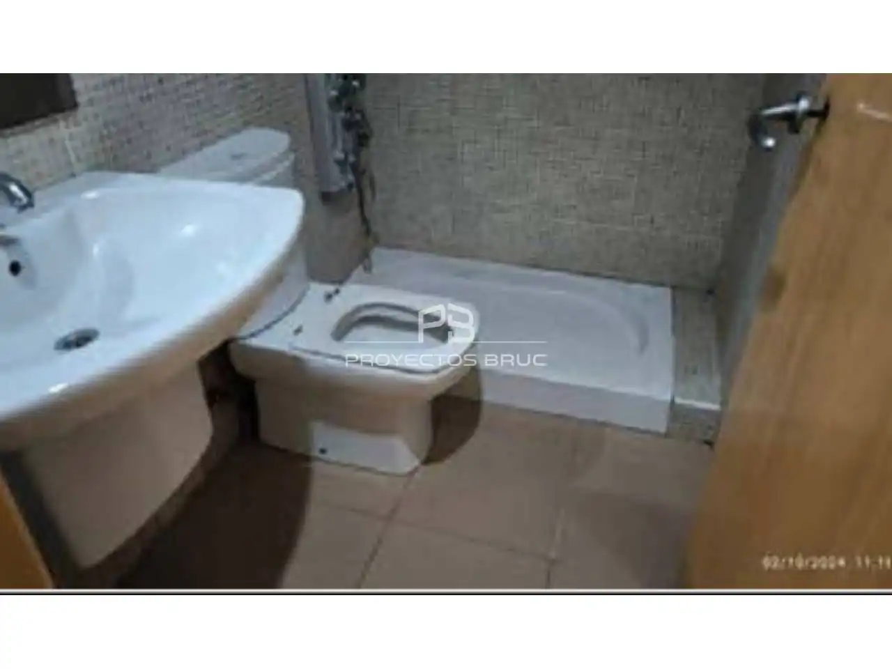 Bathroom of Flat for sale in Corbera de Llobregat, Barcelona