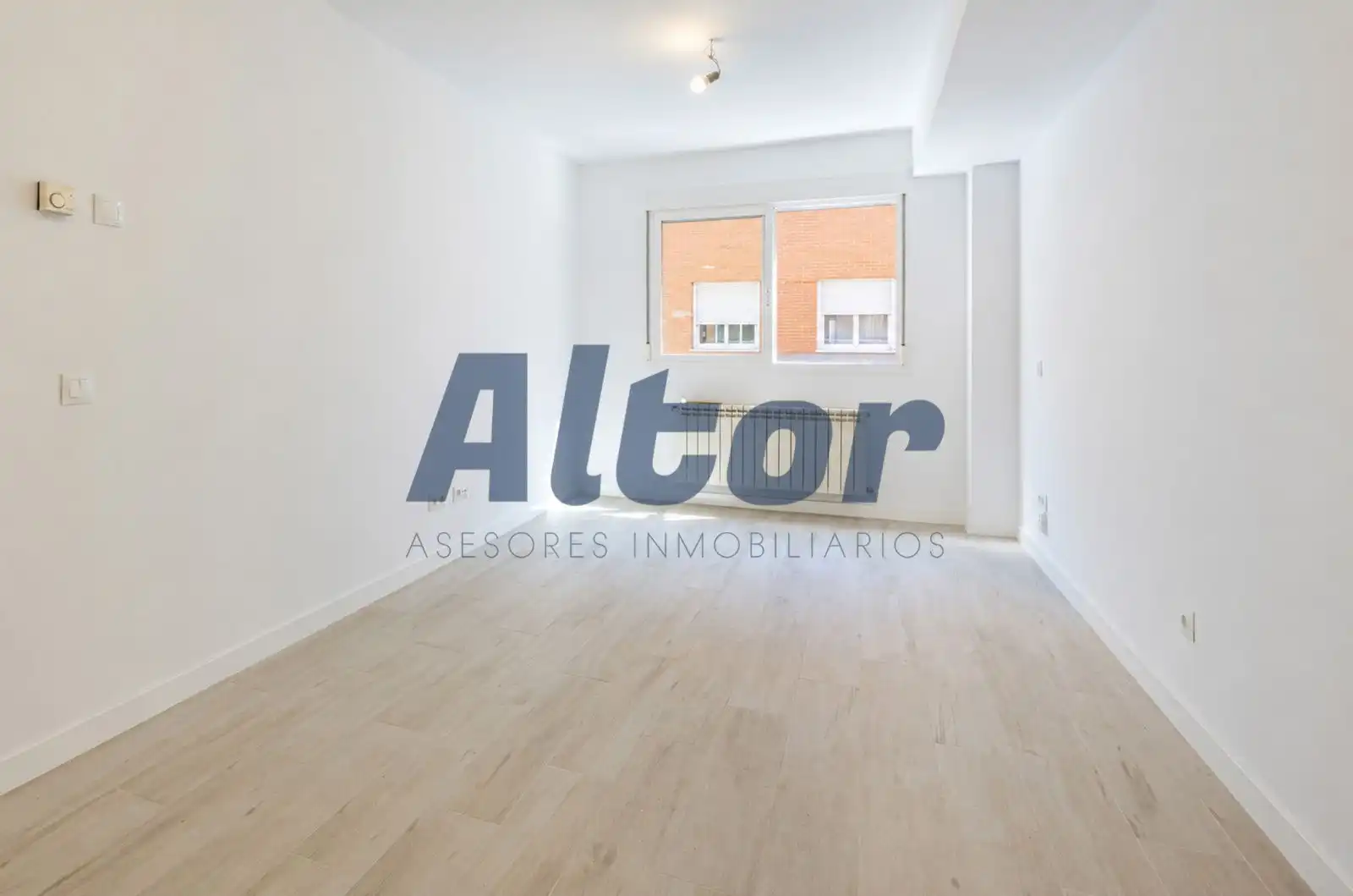 Bedroom of Flat for sale in Madrid  with Air Conditioner, Heating and Storage room