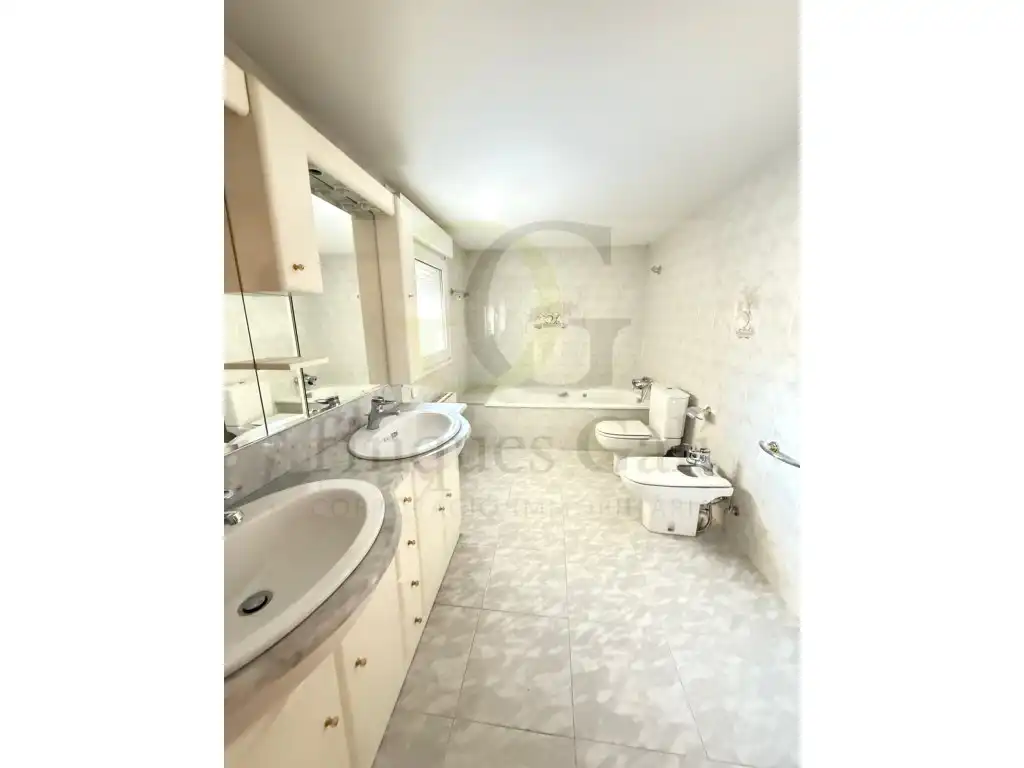 Bathroom of Flat for sale in Manresa  with Terrace, Storage room and Oven