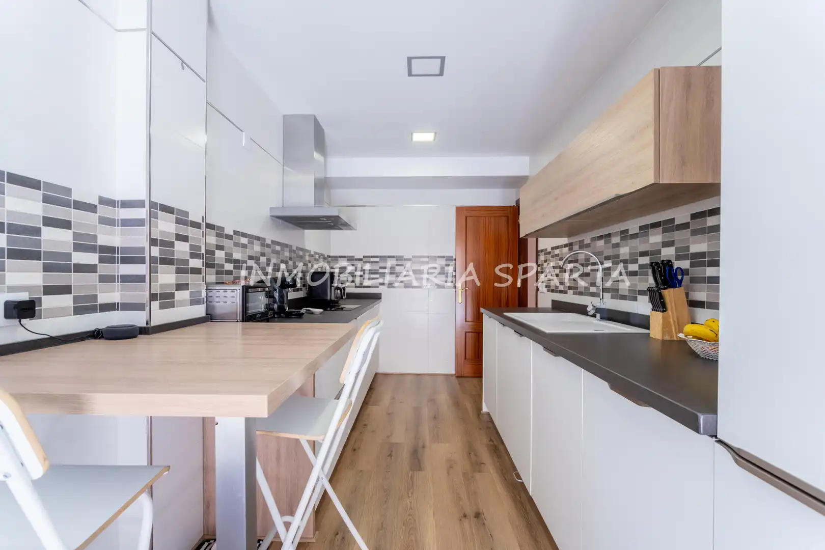 Cocina de Casa adosada en venta en Villanueva del Ariscal con Aire acondicionado, Calefacción y Jardín privado