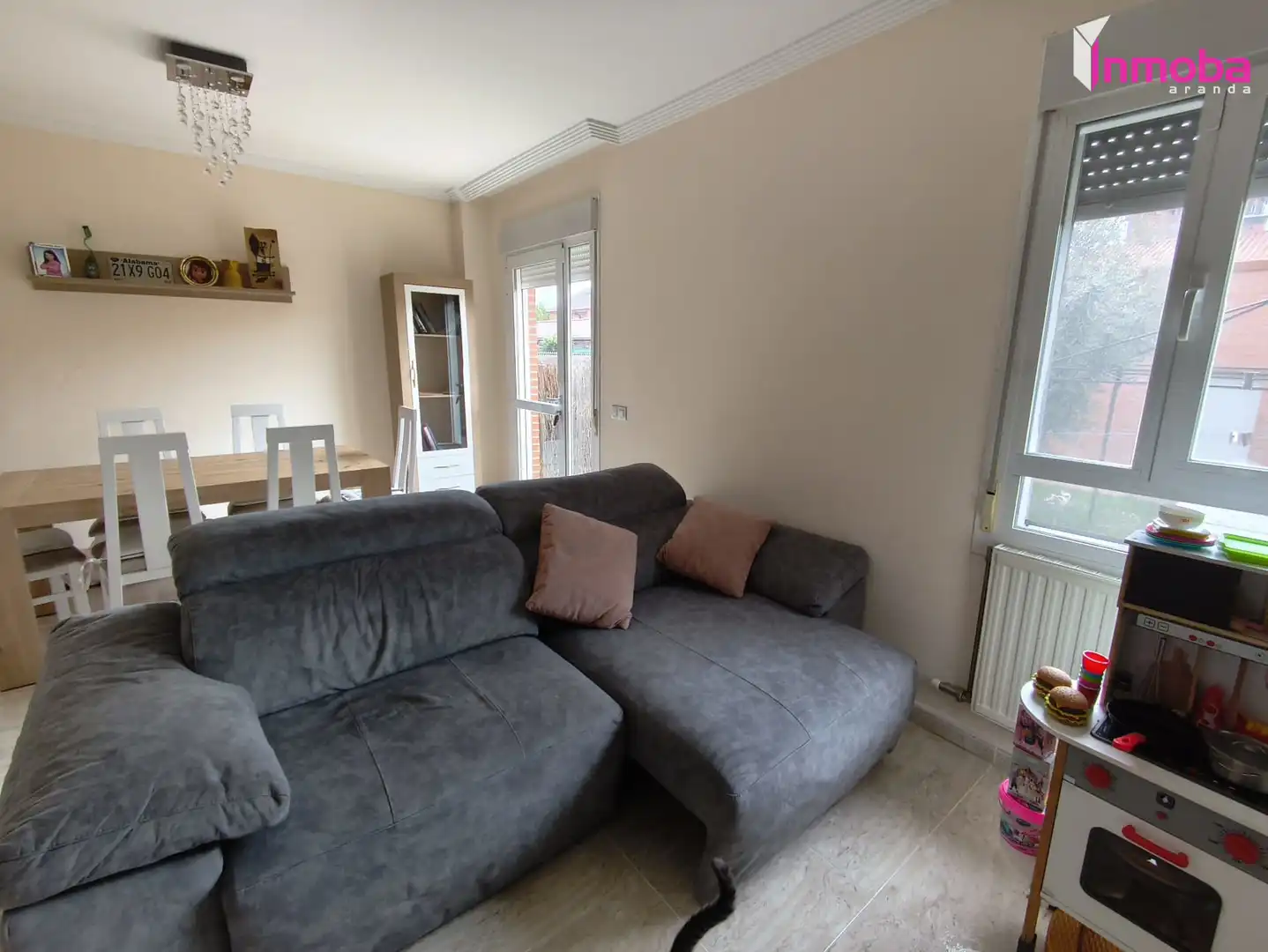 Sala de estar de Casa adosada en venta en Aranda de Duero con Calefacción y Jardín privado